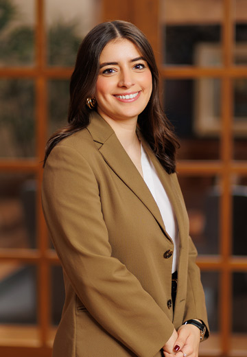 Mariana Lozano Headshot